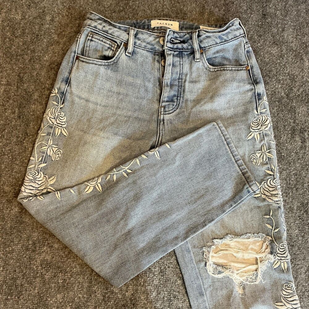 PacSun Mom Jeans Womens 24 Light Wash Blue Embroidered Floral Distressed Denim